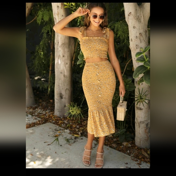 Crop Top Tie Shoulder and Mermaid Tail Skirt Set - Picture 5 of 6